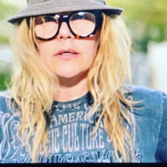 Meet your Posher, Elee - Picture 4 of 6